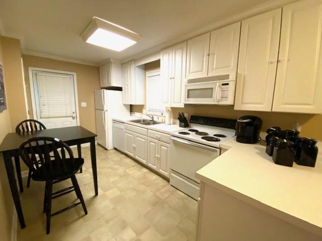 Trendy 2Bed 2 Bath Villa In The Village With King Bed Raleigh Exterior foto