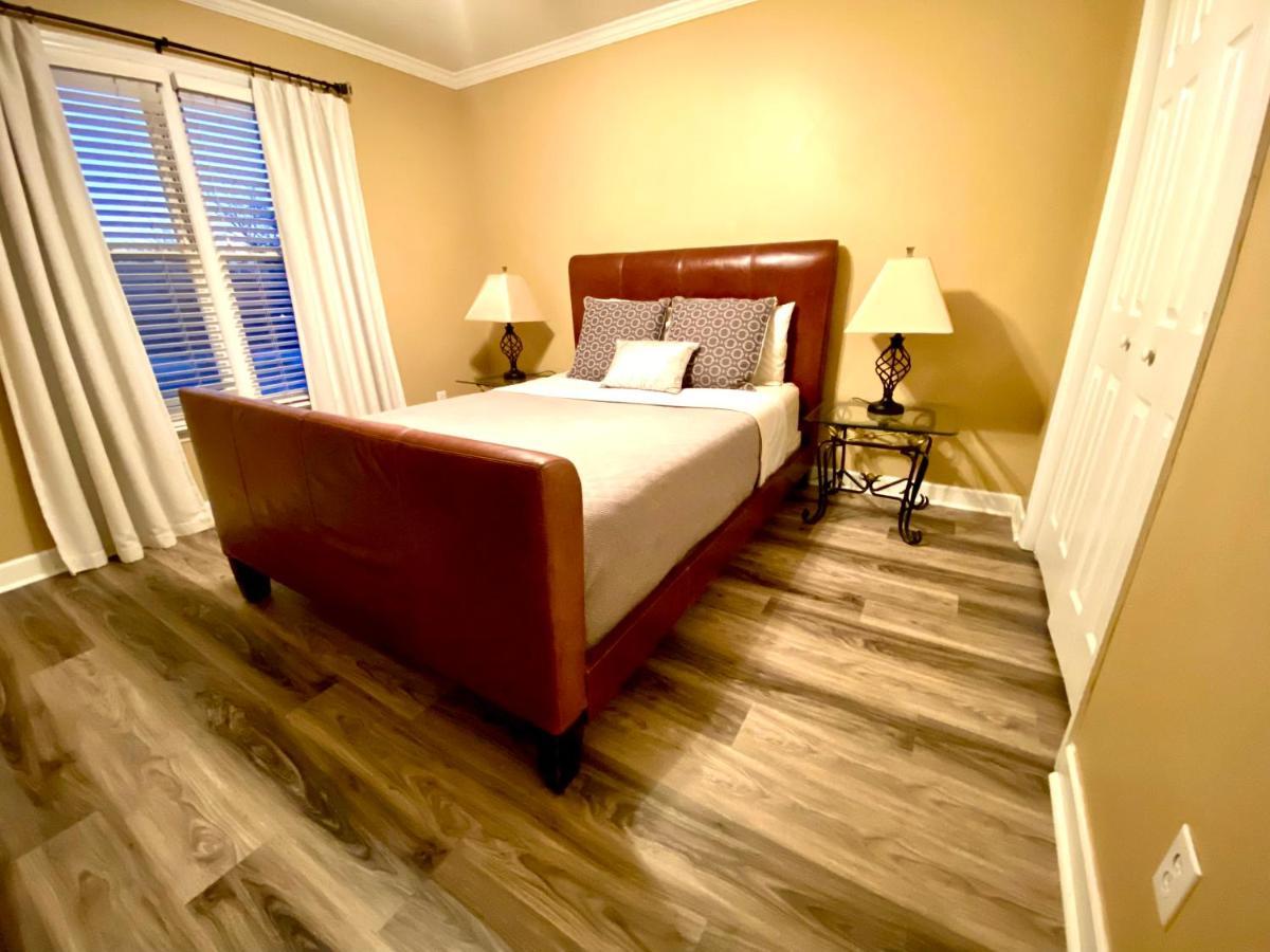 Trendy 2Bed 2 Bath Villa In The Village With King Bed Raleigh Exterior foto