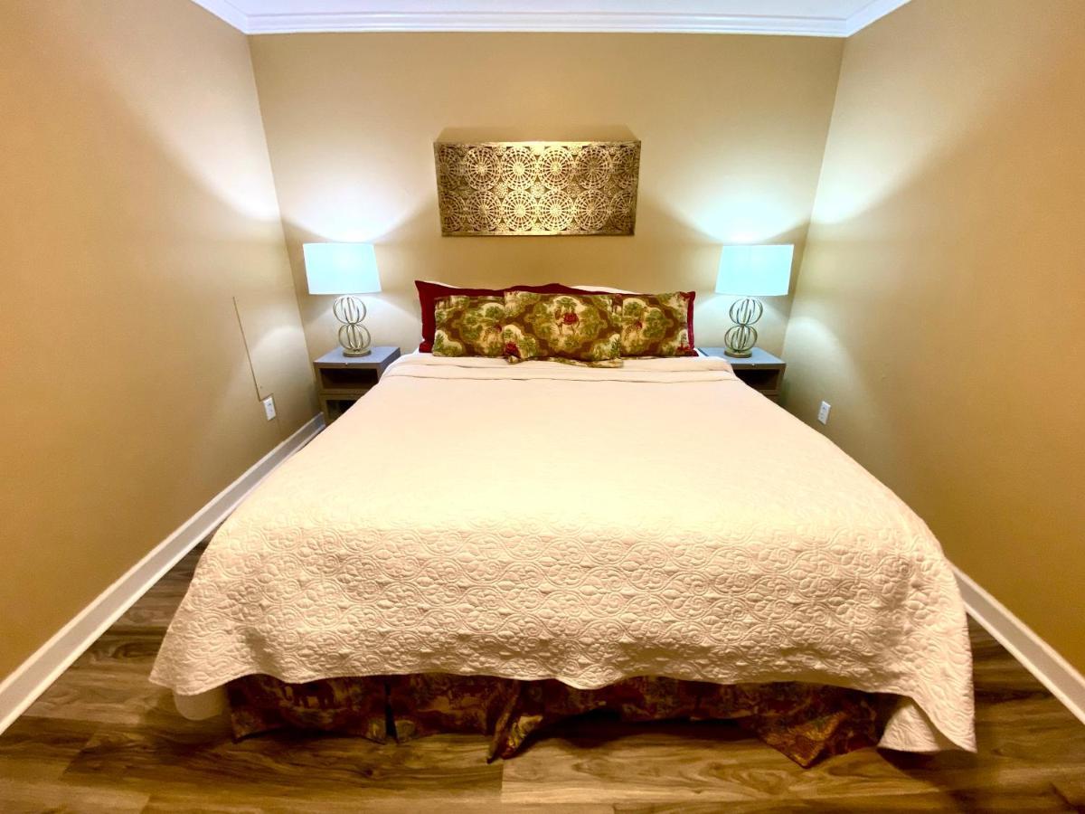 Trendy 2Bed 2 Bath Villa In The Village With King Bed Raleigh Exterior foto